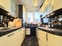 Budapest, X. kerület 公寓房（百叶窗） 0